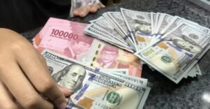 Utang Luar Negeri Bikin Rupiah Loyo, Nilai Tukar Ditutup Rp15.699 per Dolar